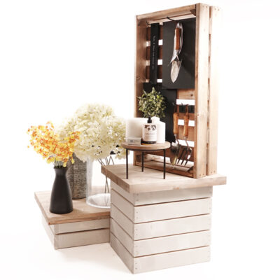 Gift Shop Pedestals-with-white-bases-and-slat-screen-top